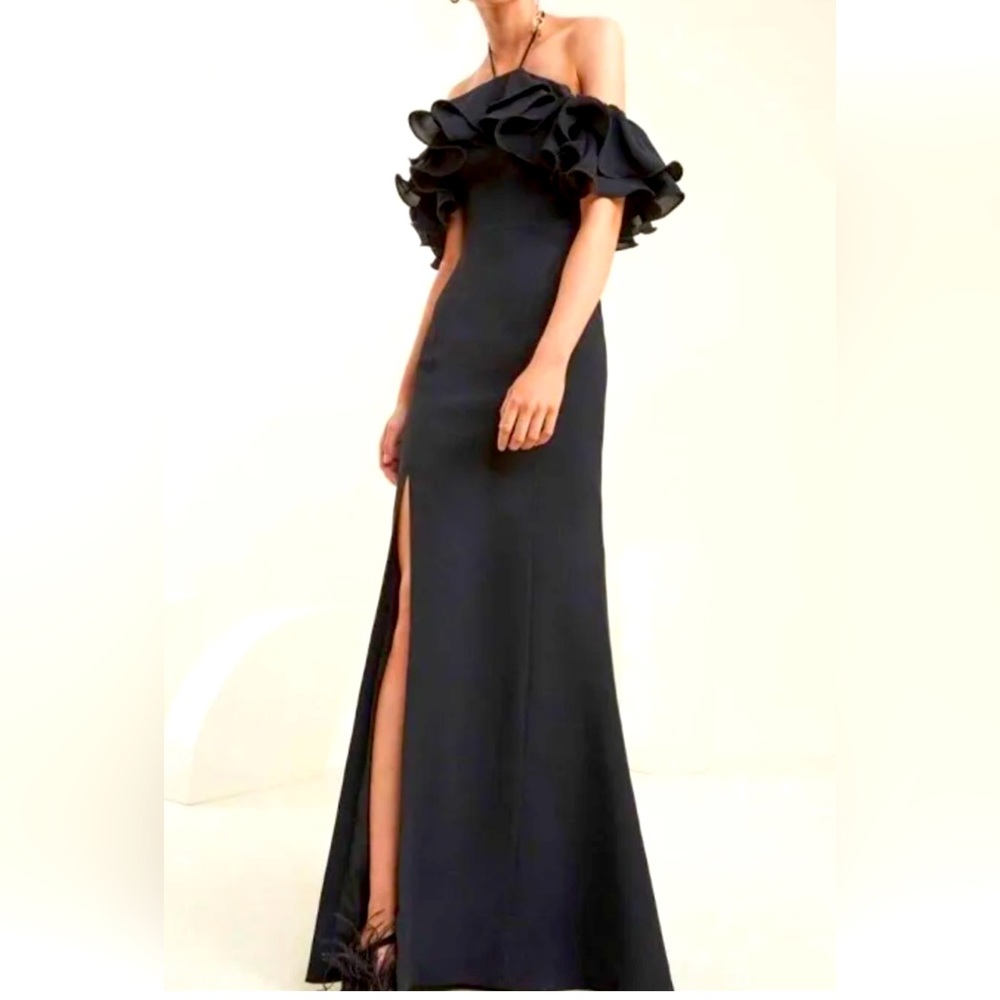 Black off-shoulder evening gown c/Meo Collective Size Large